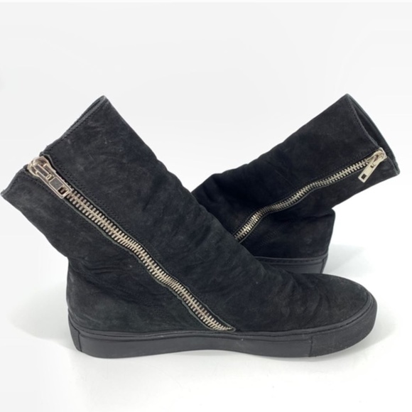 the last conspiracy sandals